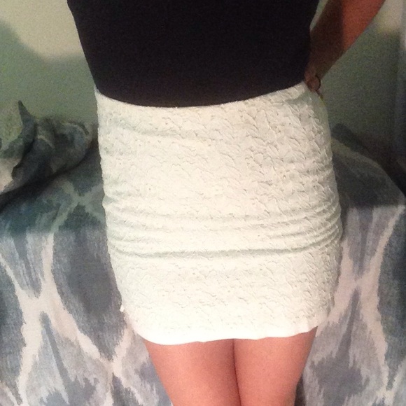 White lace skirt. Size 4