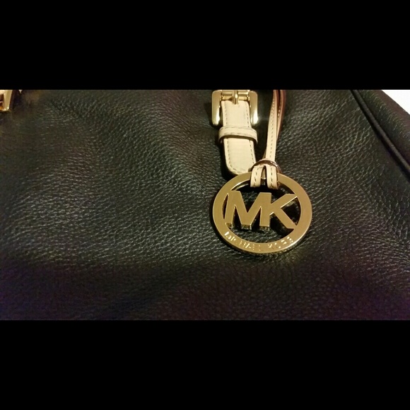 👛 Authentic Mk  HANDBAG  👜 - Picture 3 of 4