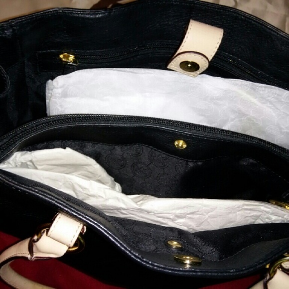 👛 Authentic Mk  HANDBAG  👜 - Picture 4 of 4