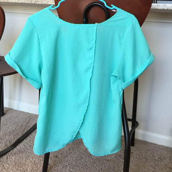 Francesca's Collections Tops - Open back top
