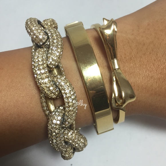 ❌SOLD❌KATE SPADE LARGE BOW BANGLE - GOLD - Picture 2 of 4