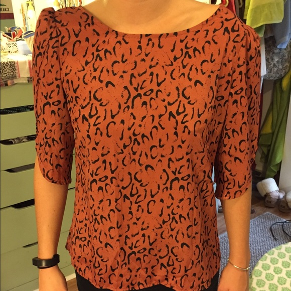 Cheetah print top -slit in back