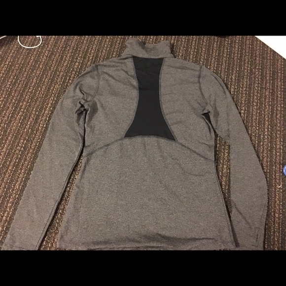 Long sleeve athletic top - Picture 2 of 4