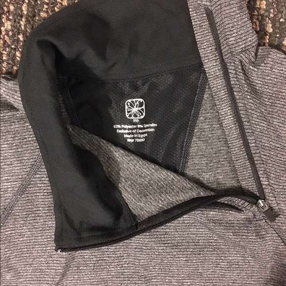 Long sleeve athletic top - Picture 3 of 4