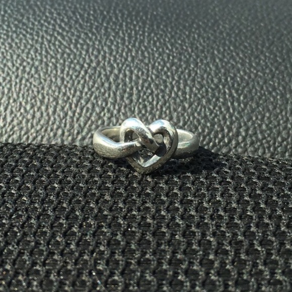 ❗️( ON HOLD )❗️james Avery heart knot ring