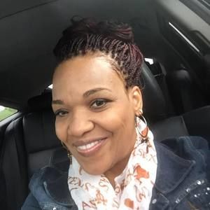 Meet your Posher, Monique