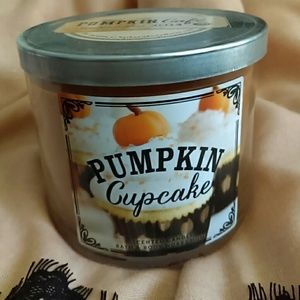 New Bath & body works pumpkin cupcake candle