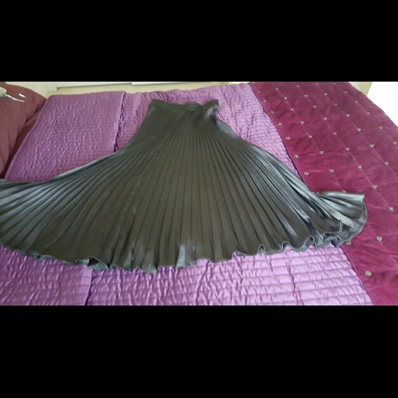 Black pleated maxi skirt