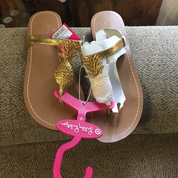 Lilly Pulitzer pineapple sandals!!!