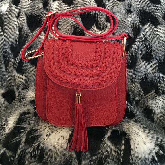 Lexi Fringe Tassel Crossbody In Wine