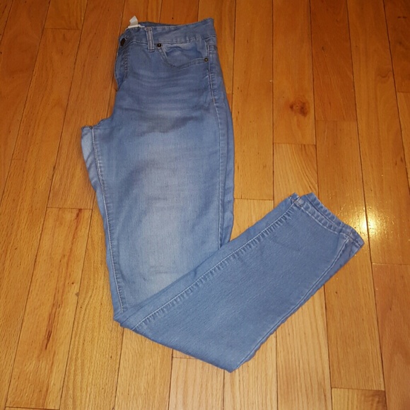 Light Wash High-Waist Jeans