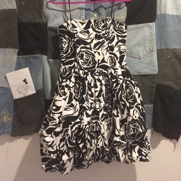 Black and white floral strapless dress size 4