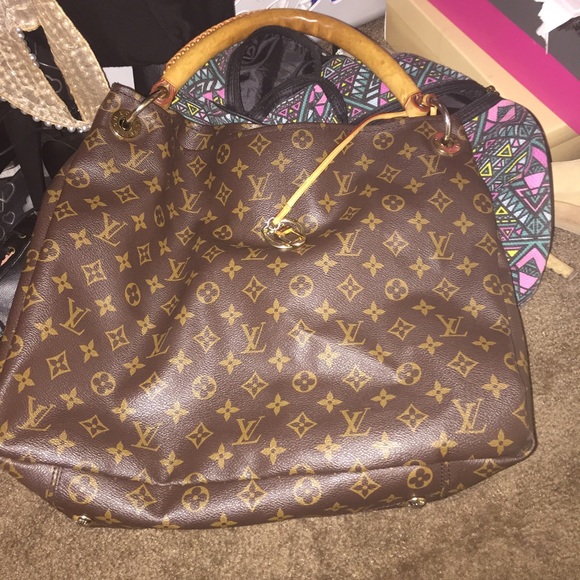 LV artsy