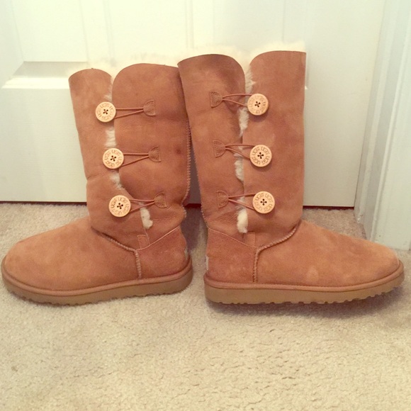 Tall Bailey Button Chestnut Uggs