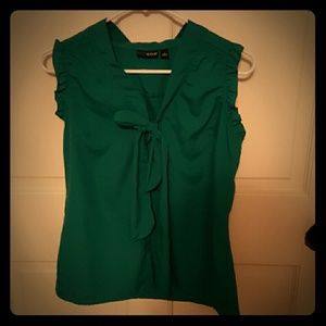 Sleeveless blouse