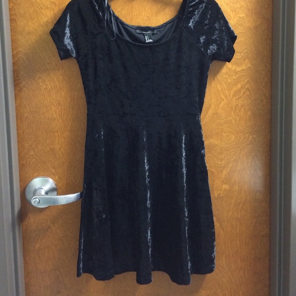 🚫SOLD🚫Forever 21 Velvet babydoll dress sizeSmall - Picture 2 of 4
