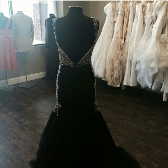 Black sequined formal prom dress - Picture 3 of 4
