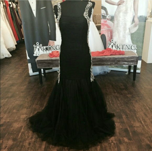 Black sequined formal prom dress - Picture 4 of 4