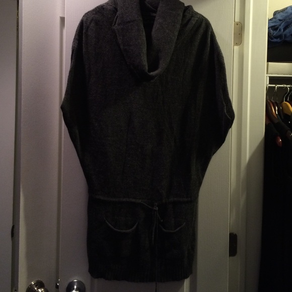 Ciara  mente long grey sweater