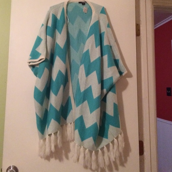 S/M Mint and white sweater