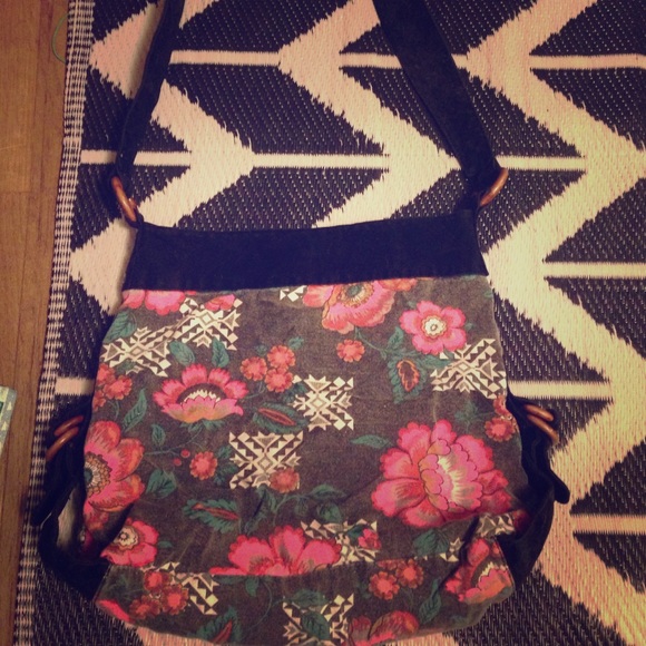 Roxy cross body bag.