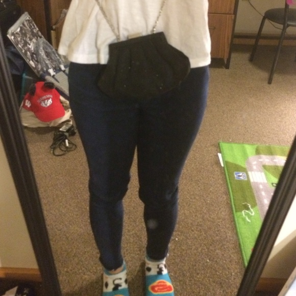 A small purse - Picture 2 of 4