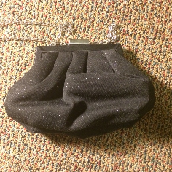 A small purse - Picture 3 of 4