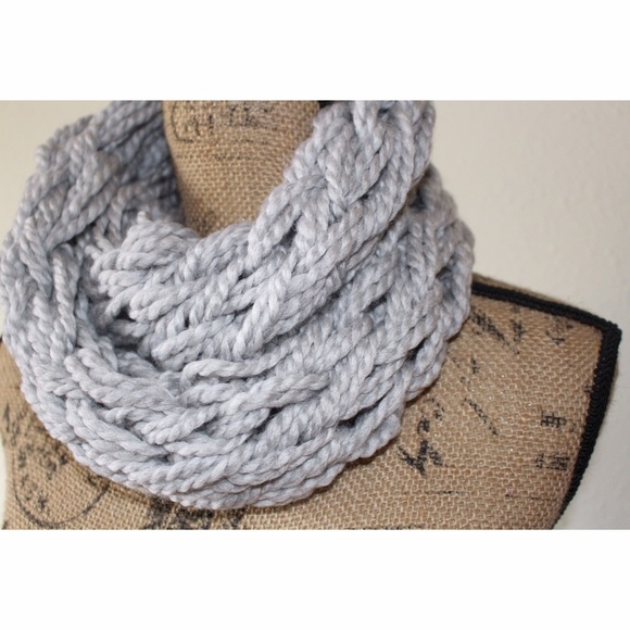 chunky knit infinity scarf - Picture 3 of 3