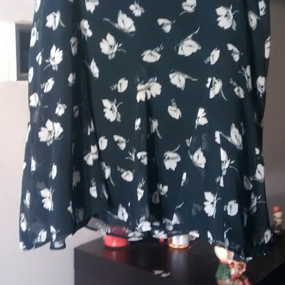 Skirt - Picture 2 of 3