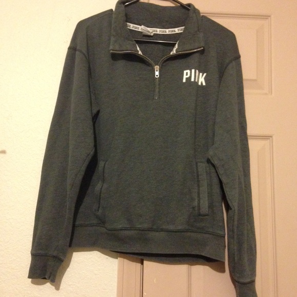 ‼️SOLD‼️Super cute victorious secret half zip up