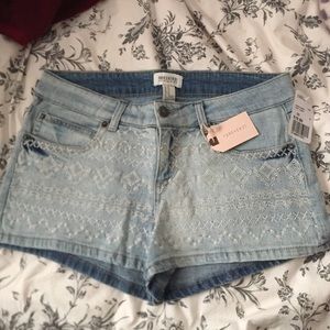 Mid waist shorts