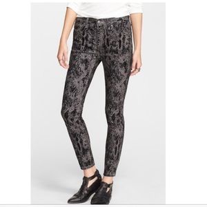 💕Free People💕 High Waist, Velvet Flocked jeans.