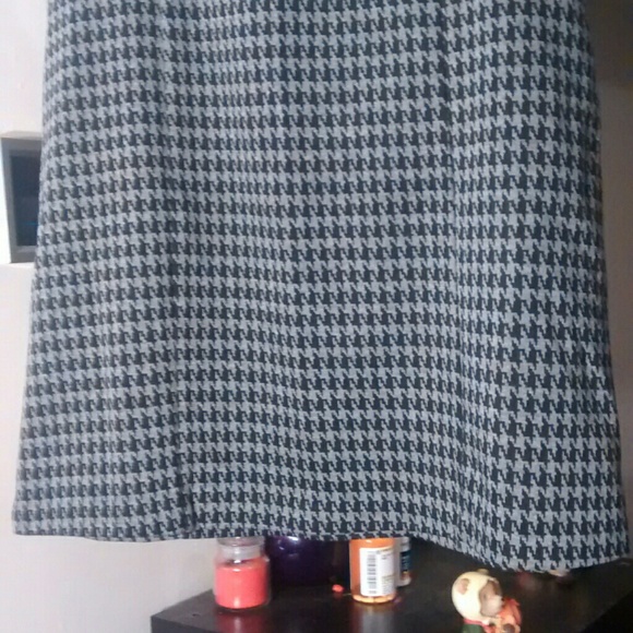 Skirt - Picture 2 of 2