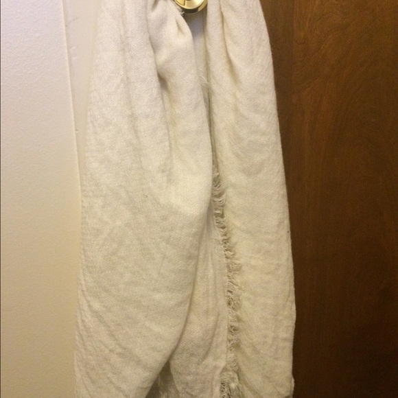 White blanket Bershka scarf