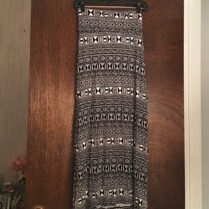 Maxi skirt black and white tribal print