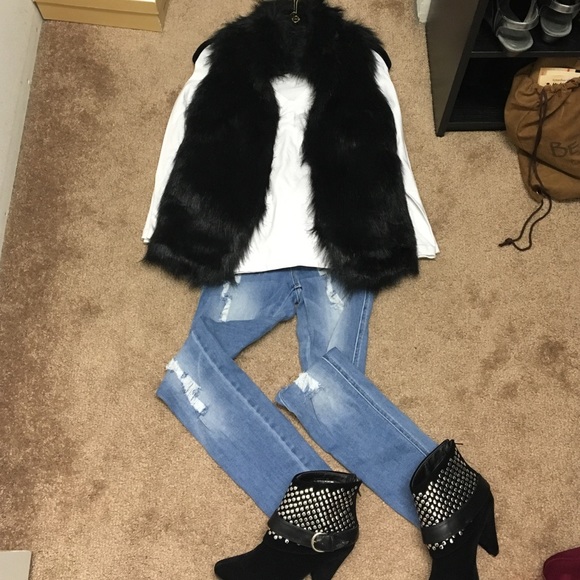 NWOT Faux Fur Vest, Black SO ADORABLE!! 😍🎀
