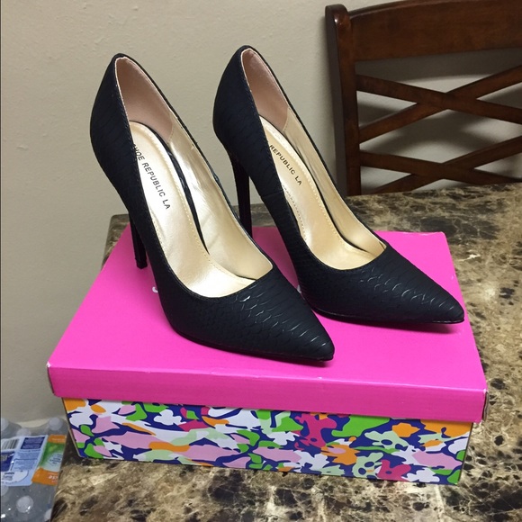 Shoes - 1DAYSALE🎁🆕Classy Snakeskin Pumps