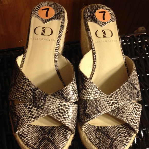 Must haves - Picture 2 of 3