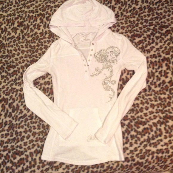 White guess shirt with hoodie