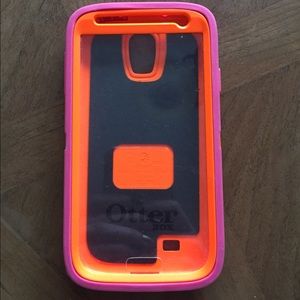 Gently Used Galaxy S4 Otterbox!
