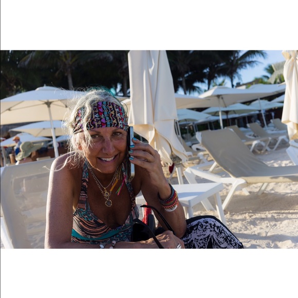 Meet your Posher, Sybil victoria - Picture 2 of 2