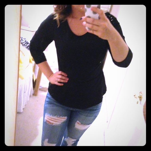 🚫 SOLD 🚫 Peplum black blouse - Picture 1 of 4