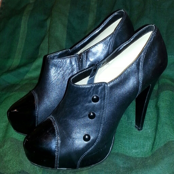 A STATEMENT SHOE - Steven by Steve Madden - Picture 1 of 4