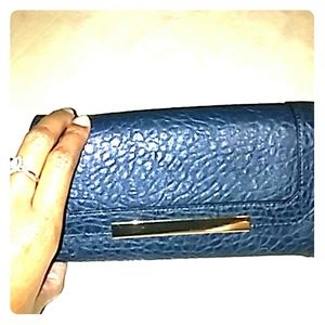 Porchialean's Closet closed until 11/17