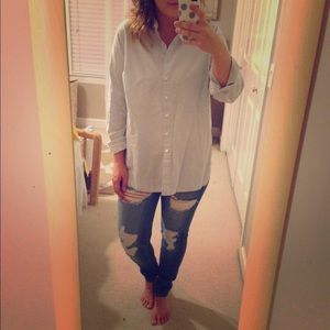 🚫 SOLD 🚫Light and airy "boyfriend" button up!