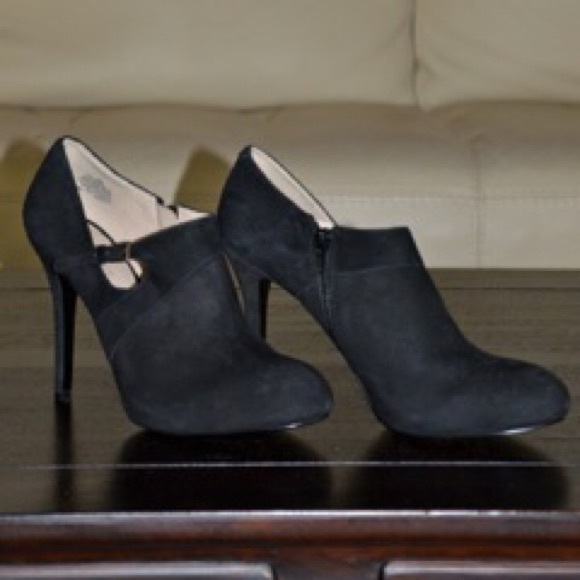 New! Never Worn! Nine West Black Suede Booties