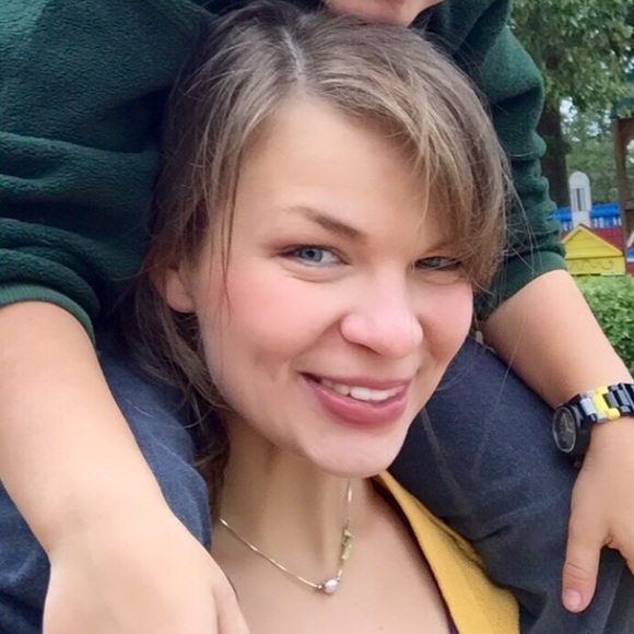 Meet your Posher, Emily - Picture 1 of 1