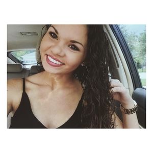 Meet your Posher, Brianna