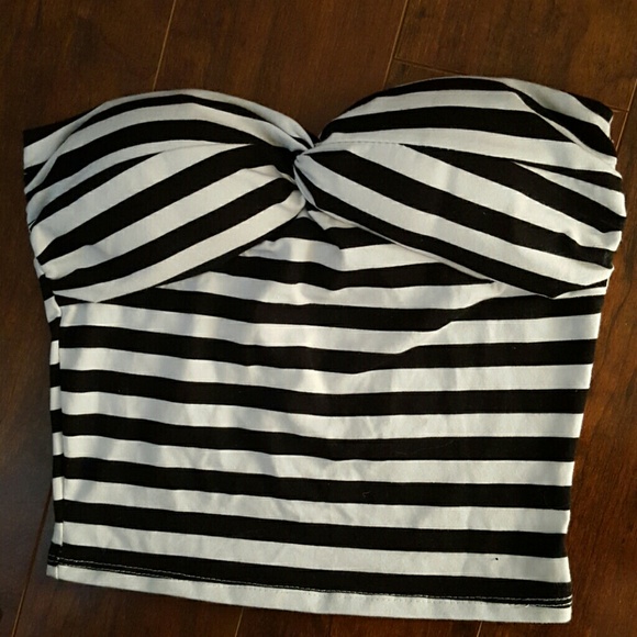 Cute strapless shirt