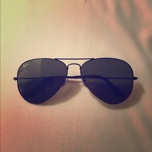 **SOLD** Black Ray Ban Aviators - Large